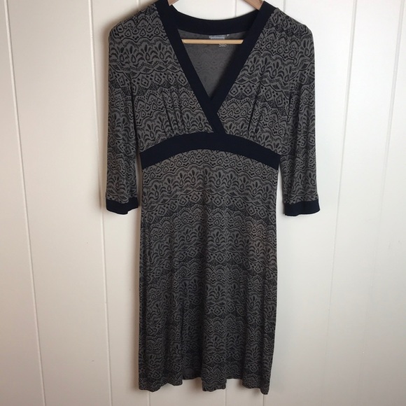 Athleta Dresses & Skirts - Athleta Stretch V Neck Geometric Print Dress
